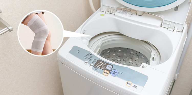 洗濯機と膝サポーターの写真